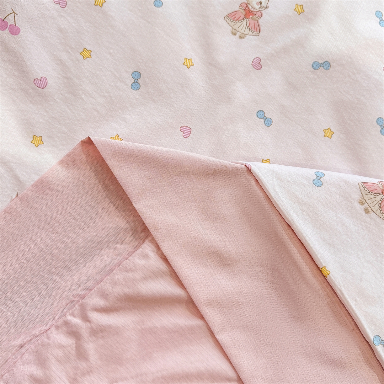 91家纺网 家纺一手货源 找家纺 慕木家纺 2026新款A类印花慕丝棉凉感夏被夏凉被空调被四件套 星心兔语+粉