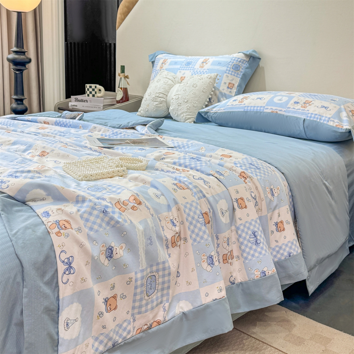 91家纺网 家纺一手货源 找家纺 慕木家纺 2026新款A类印花慕丝棉凉感夏被夏凉被空调被四件套 熊兔叙+蓝