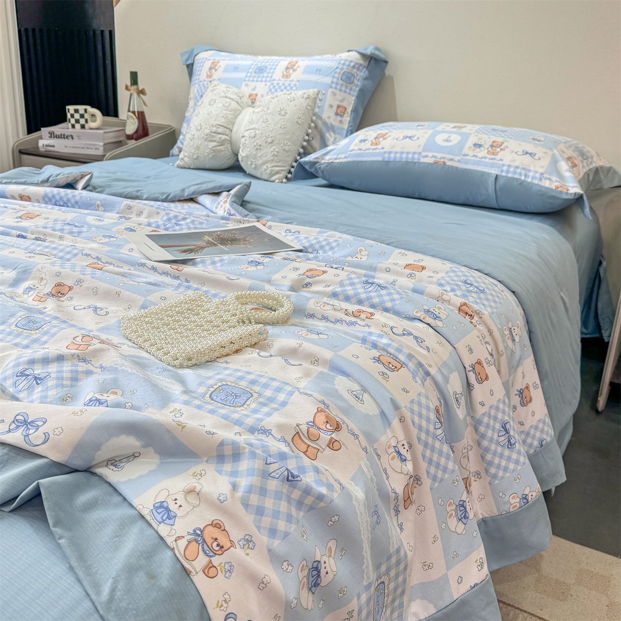 91家纺网 家纺一手货源 找家纺 慕木家纺 2026新款A类印花慕丝棉凉感夏被夏凉被空调被四件套 熊兔叙+蓝
