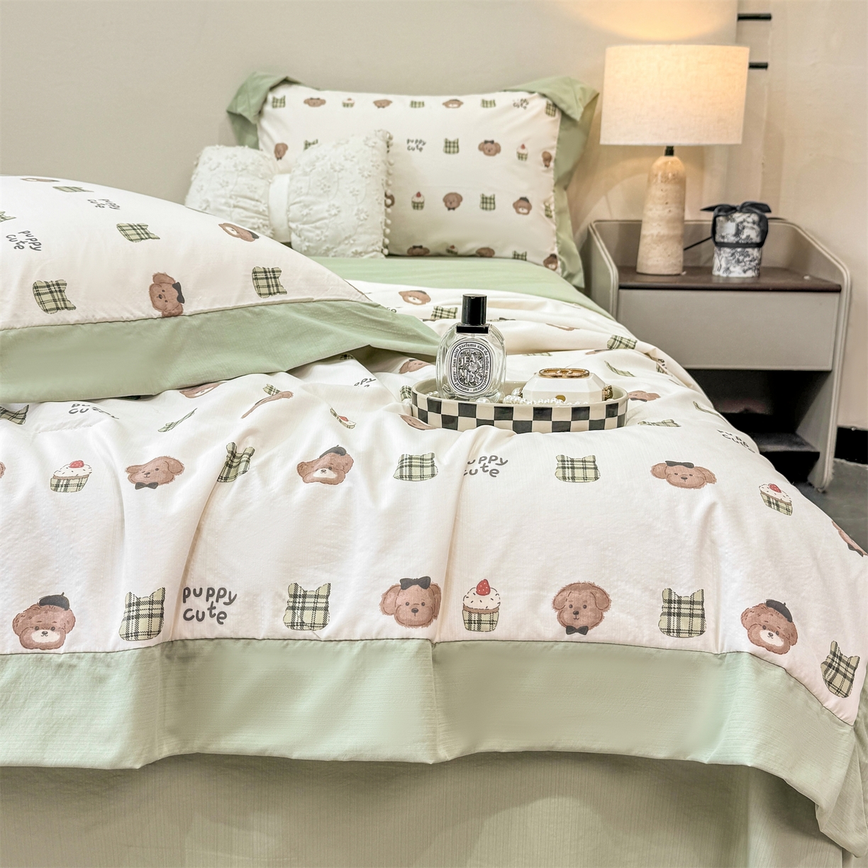 91家纺网 家纺一手货源 找家纺 慕木家纺 2026新款A类印花慕丝棉凉感夏被夏凉被空调被四件套 蛋糕熊+绿