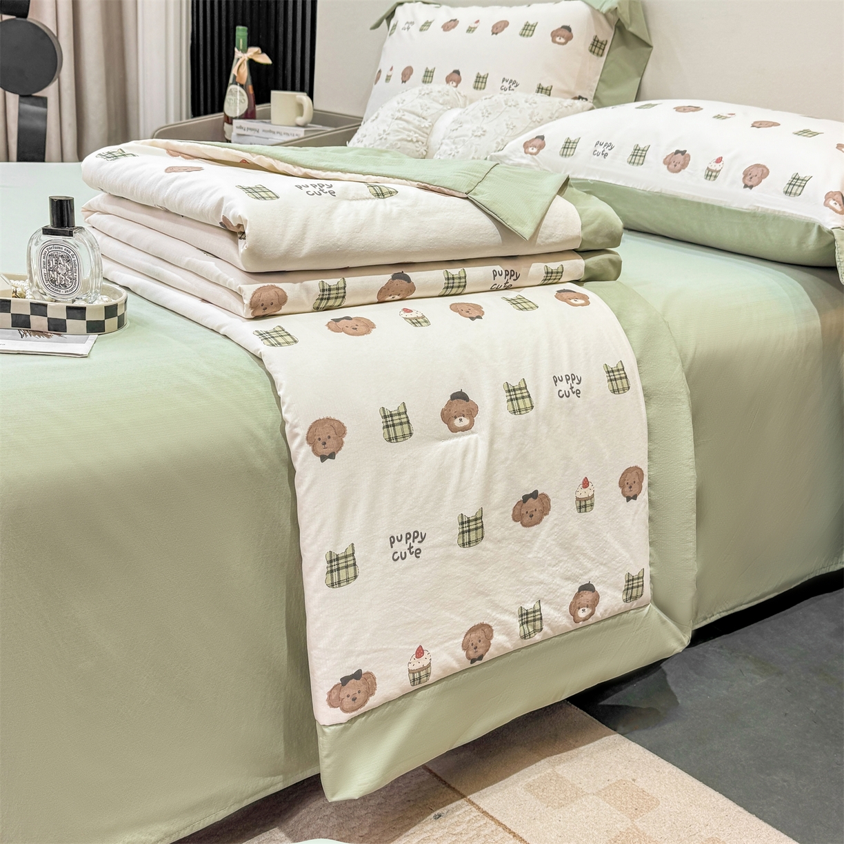 91家纺网 家纺一手货源 找家纺 慕木家纺 2026新款A类印花慕丝棉凉感夏被夏凉被空调被四件套 蛋糕熊+绿