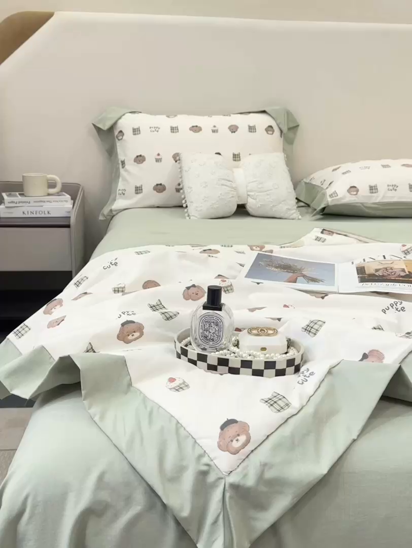 91家纺网 家纺一手货源 找家纺 慕木家纺 2026新款A类印花慕丝棉凉感夏被夏凉被空调被四件套 蛋糕熊+绿