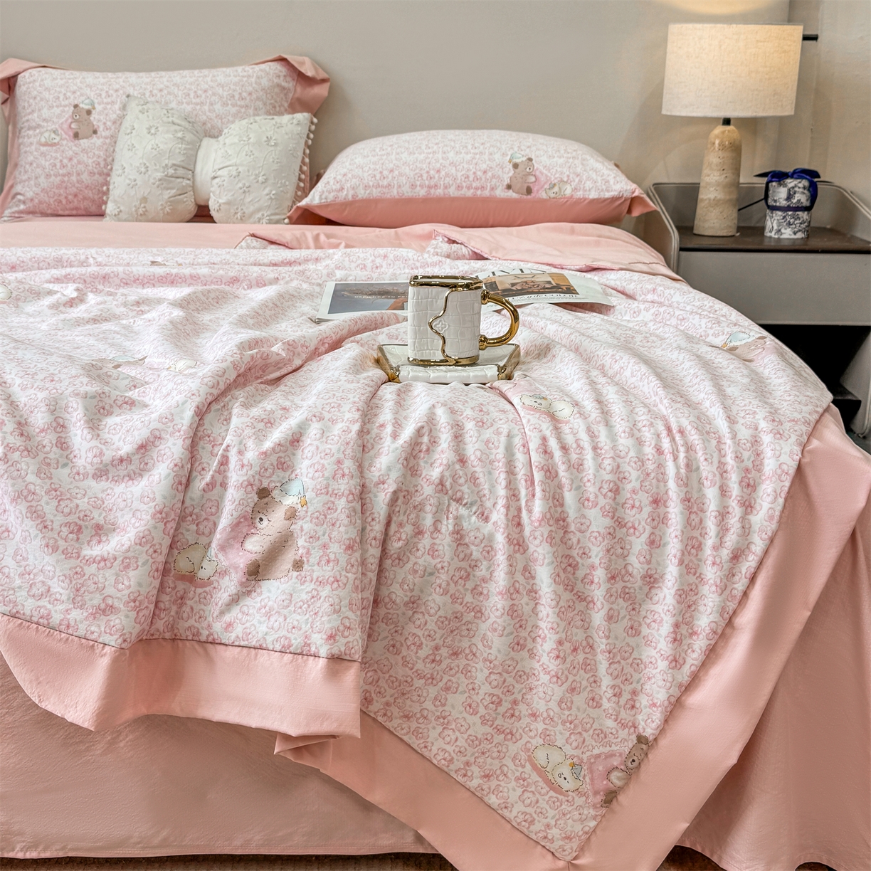 慕木家纺 2026新款A类印花慕丝棉凉感夏被夏凉被空调被四件套 甜梦熊+浅粉