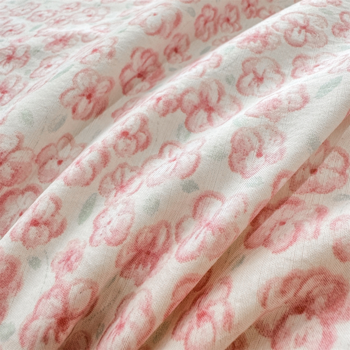 91家纺网 家纺一手货源 找家纺 慕木家纺 2026新款A类印花慕丝棉凉感夏被夏凉被空调被四件套 甜梦熊+浅粉