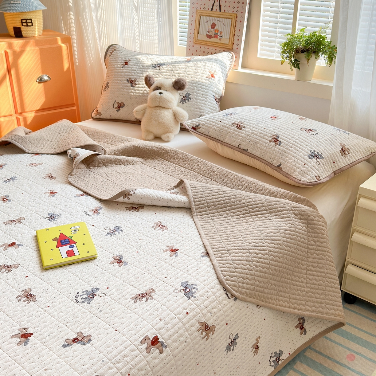 91家纺网 家纺一手货源 找家纺 云玲时尚 2026新款三角针泡芙夏被四件套系列 波点木马