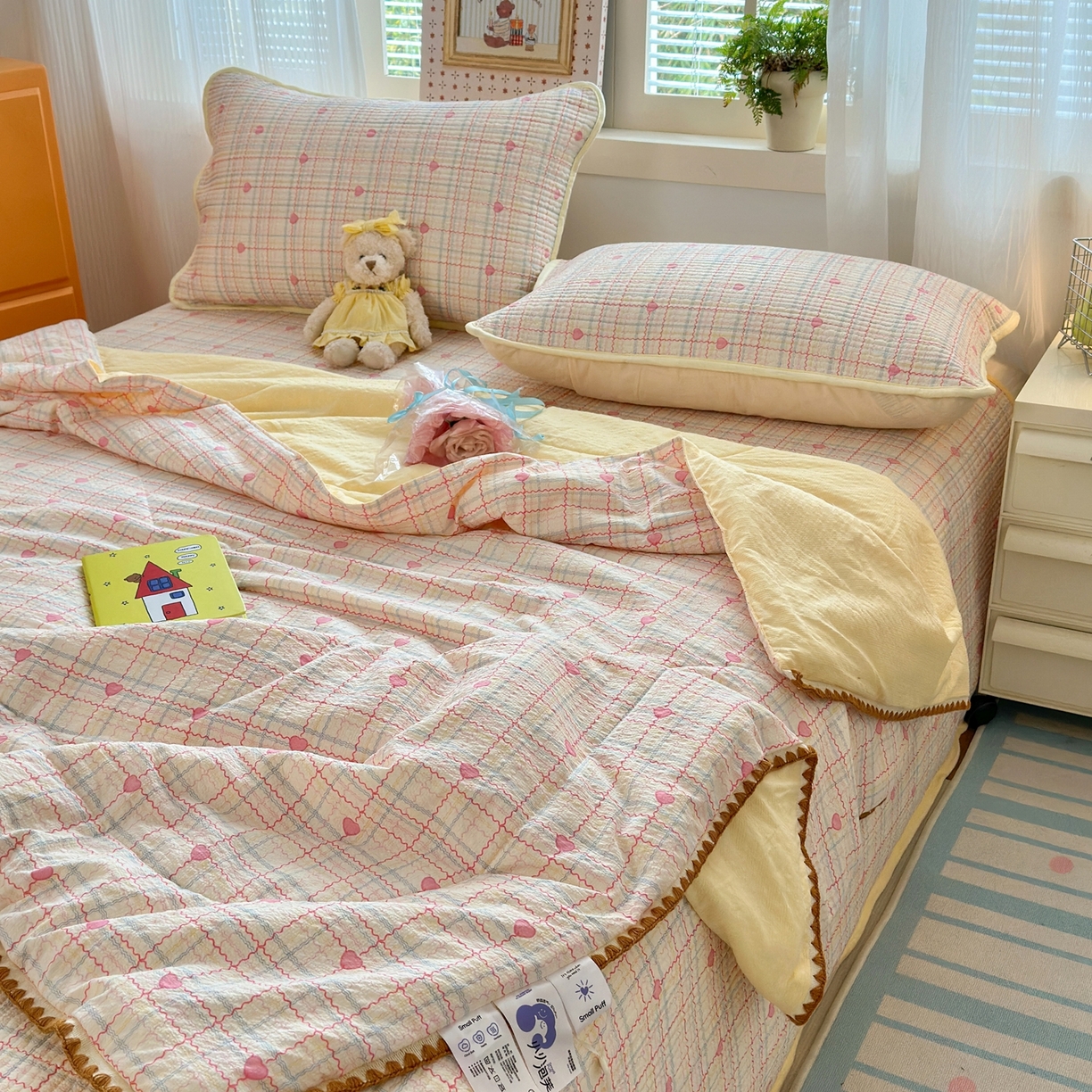 91家纺网 家纺一手货源 找家纺 云玲时尚 2026新款三角针泡芙夏被四件套系列 彩虹甜心