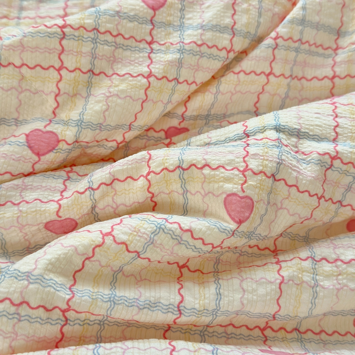 91家纺网 家纺一手货源 找家纺 云玲时尚 2026新款三角针泡芙夏被四件套系列 彩虹甜心