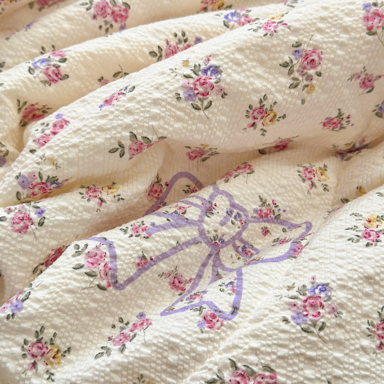 91家纺网 家纺一手货源 找家纺 云玲时尚 2026新款三角针泡芙夏被四件套系列 繁花