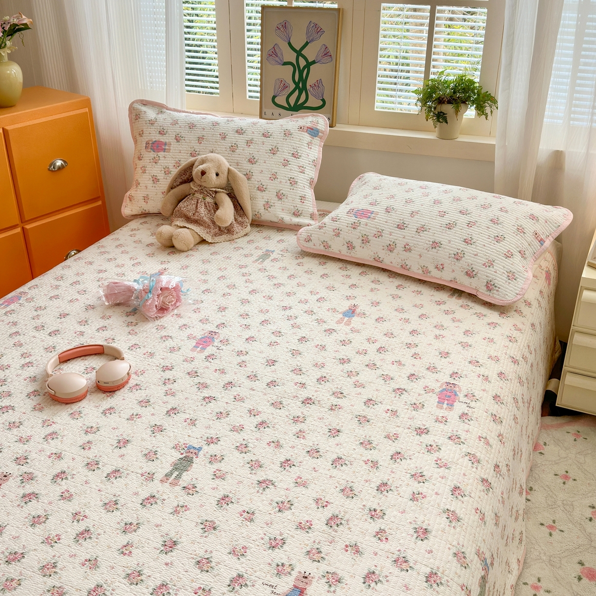 91家纺网 家纺一手货源 找家纺 云玲时尚 2026新款三角针泡芙夏被四件套系列 粉衣小兔