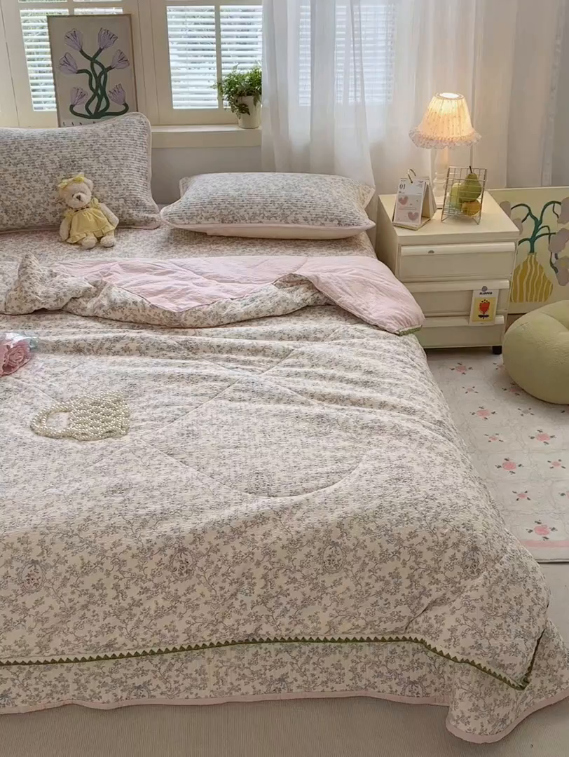 91家纺网 家纺一手货源 找家纺 云玲时尚 2026新款三角针泡芙夏被四件套系列 复古花园