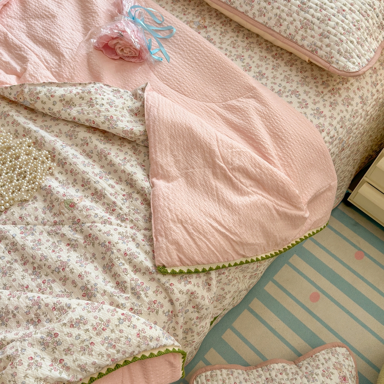 91家纺网 家纺一手货源 找家纺 云玲时尚 2026新款三角针泡芙夏被四件套系列 花野兔语