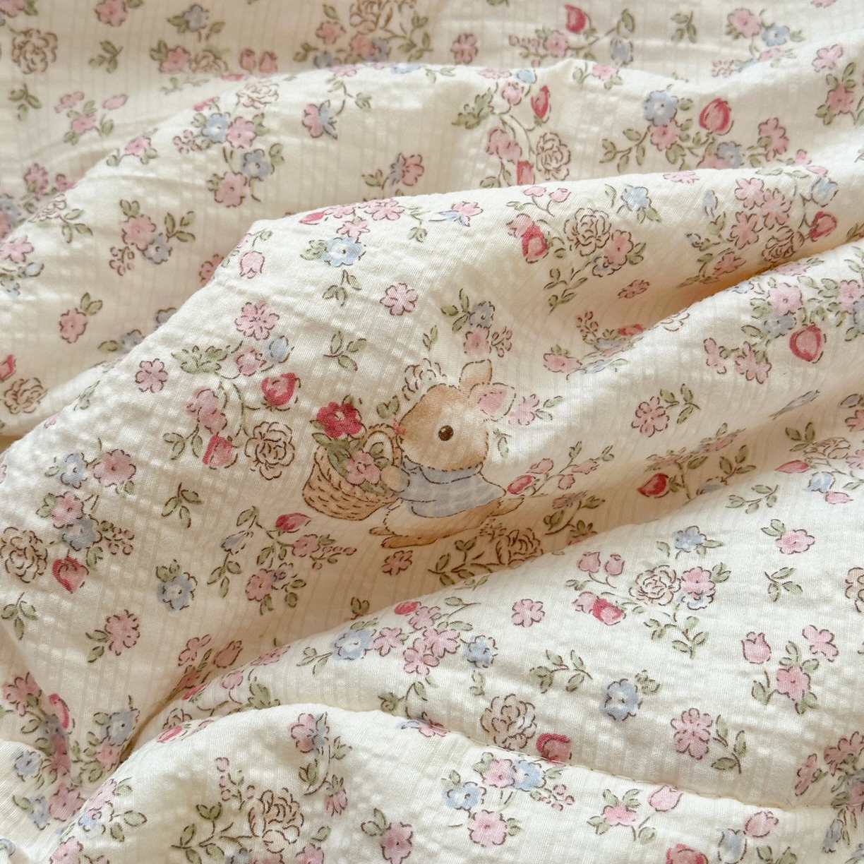 91家纺网 家纺一手货源 找家纺 云玲时尚 2026新款三角针泡芙夏被四件套系列 花野兔语