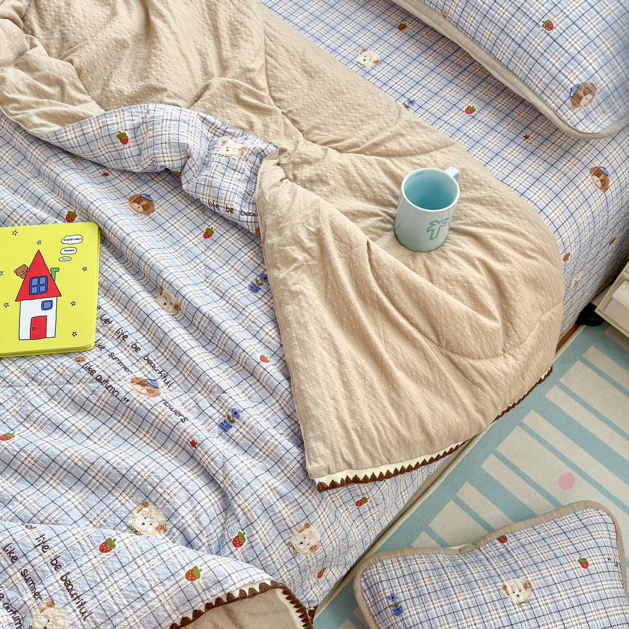 91家纺网 家纺一手货源 找家纺 云玲时尚 2026新款三角针泡芙夏被四件套系列 蓝格栗