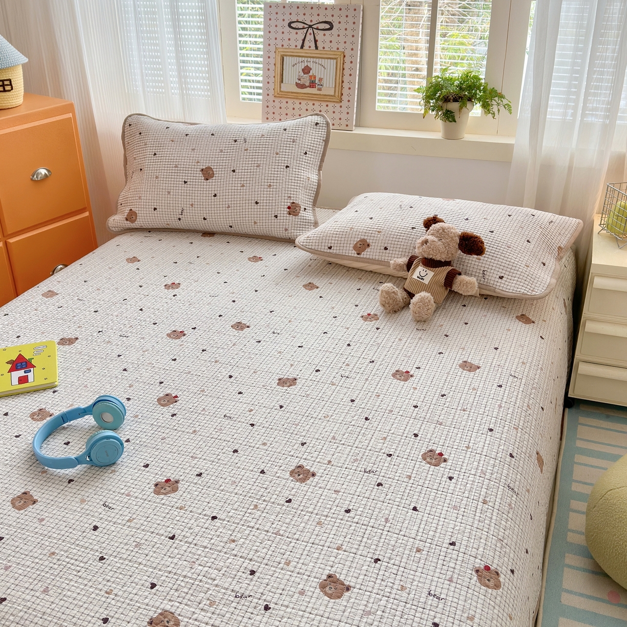 91家纺网 家纺一手货源 找家纺 云玲时尚 2026新款三角针泡芙夏被四件套系列 奶咖小熊