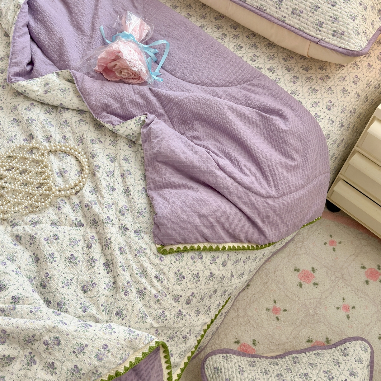 91家纺网 家纺一手货源 找家纺 云玲时尚 2026新款三角针泡芙夏被四件套系列 柔紫漫花