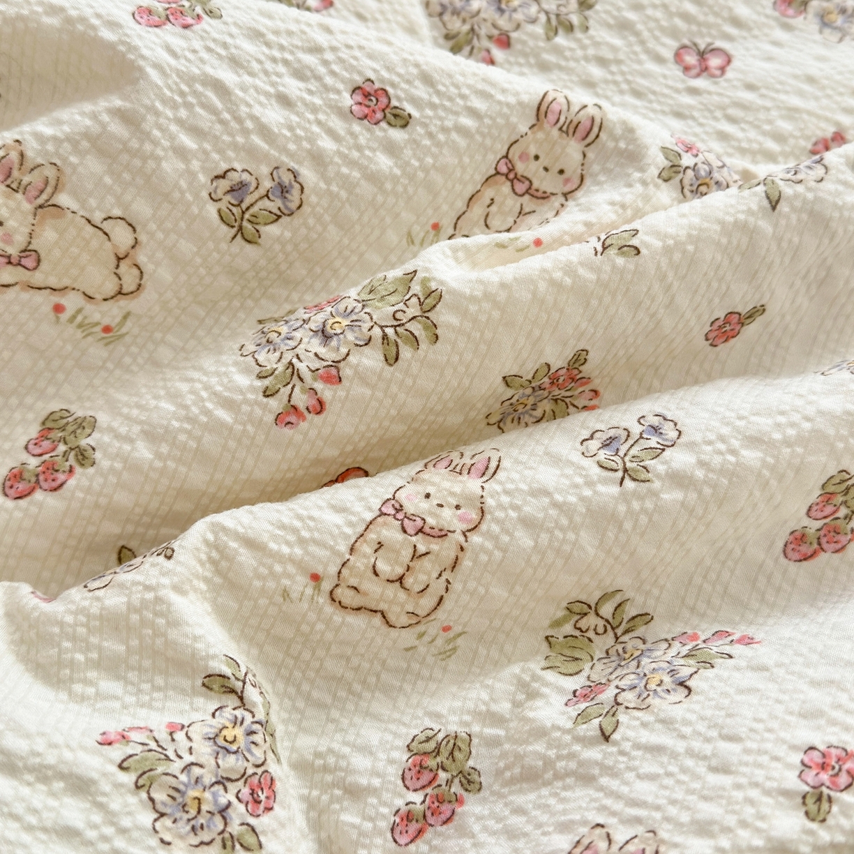 91家纺网 家纺一手货源 找家纺 云玲时尚 2026新款三角针泡芙夏被四件套系列 碎花兔