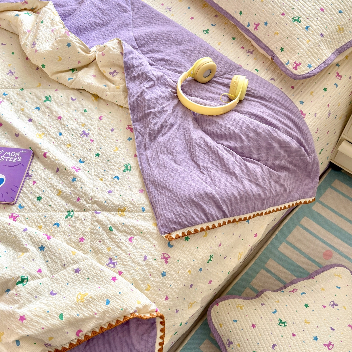 91家纺网 家纺一手货源 找家纺 云玲时尚 2026新款三角针泡芙夏被四件套系列 星月木马