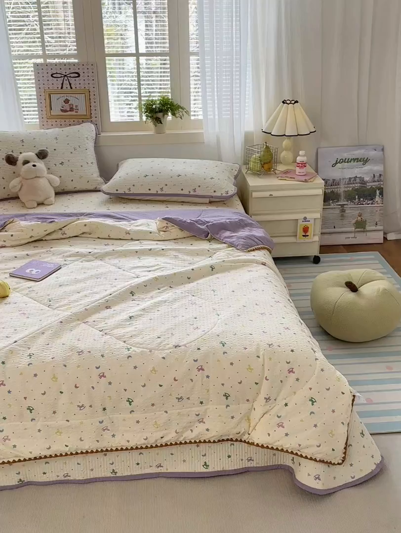 91家纺网 家纺一手货源 找家纺 云玲时尚 2026新款三角针泡芙夏被四件套系列 星月木马