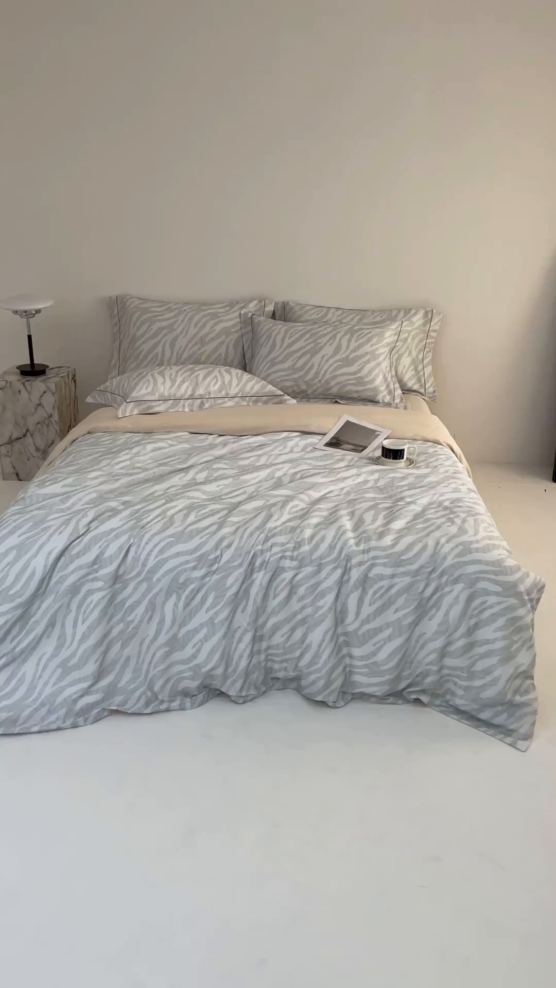 91家纺网 家纺一手货源 找家纺 金奇达家纺 2026新款茧养天丝棉四件套-【美罗拉】（标准号全网控价（折后券后）不低于 258元） 斑尼灰