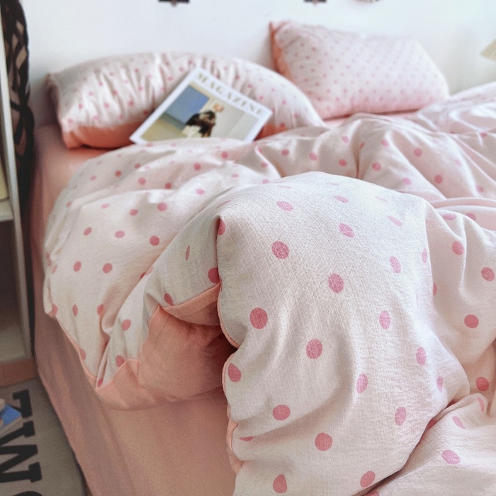 91家纺网 家纺一手货源 找家纺 朵朵家纺 2026新款高级感轻奢复古美拉德色系双层纱泡芙棉床品四件套加厚水洗双层纱软 粉红波点
