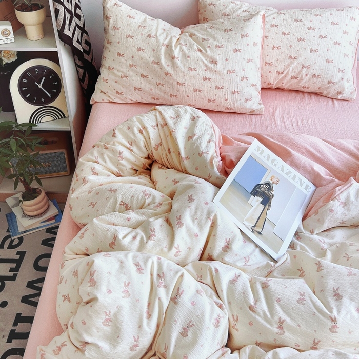 91家纺网 家纺一手货源 找家纺 朵朵家纺 2026新款高级感轻奢复古美拉德色系双层纱泡芙棉床品四件套加厚水洗双层纱软 奶芙兔