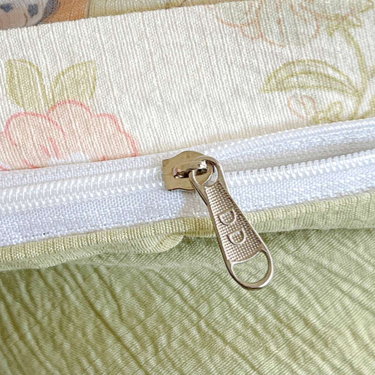 91家纺网 家纺一手货源 找家纺 朵朵家纺 2026新款高级感轻奢复古美拉德色系双层纱泡芙棉床品四件套加厚水洗双层纱软 爱丽丝兔