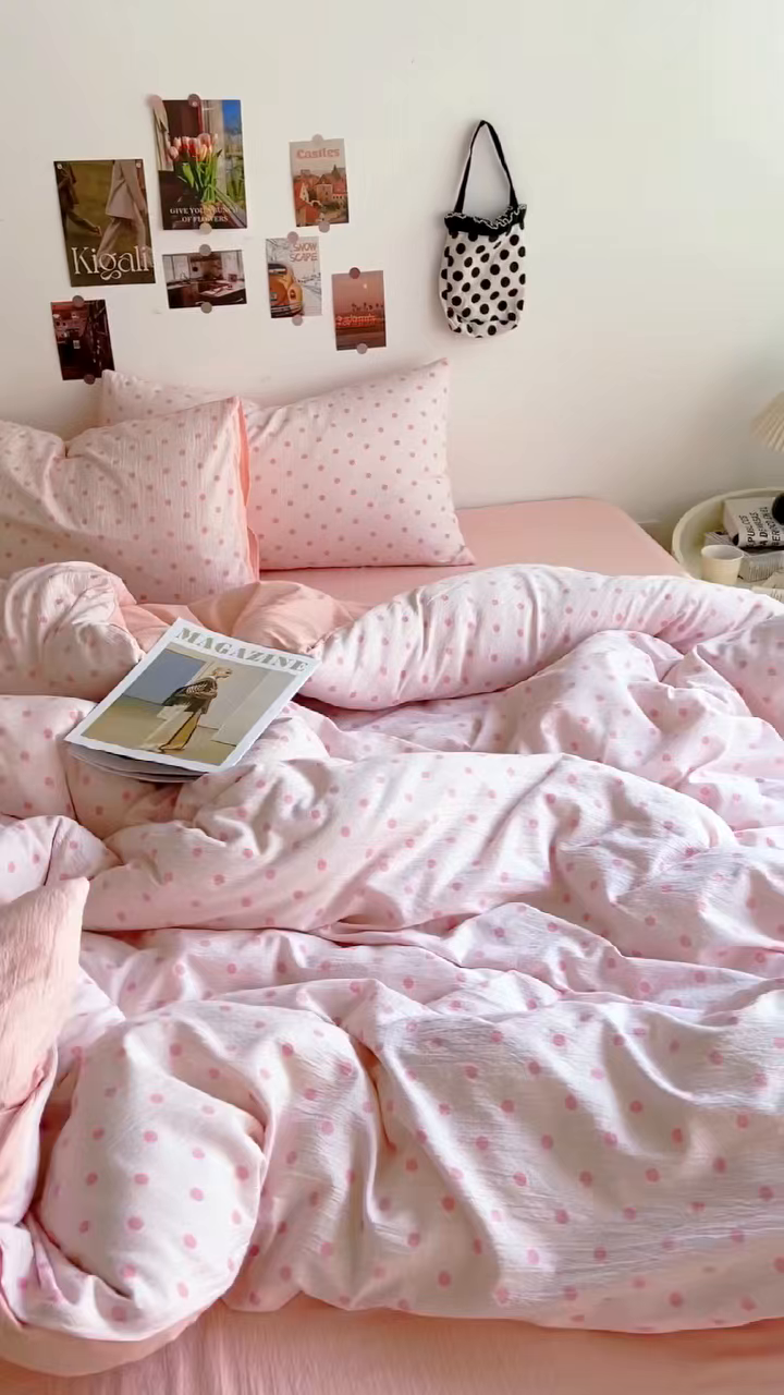 91家纺网 家纺一手货源 找家纺 朵朵家纺 2026新款高级感轻奢复古美拉德色系双层纱泡芙棉床品四件套加厚水洗双层纱软 粉红波点