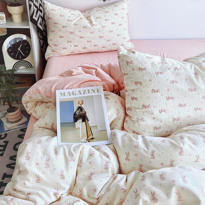 91家纺网 家纺一手货源 找家纺 朵朵家纺 2026新款高级感轻奢复古美拉德色系双层纱泡芙棉床品四件套加厚水洗双层纱软 奶芙兔