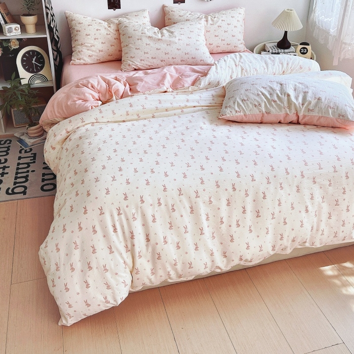 91家纺网 家纺一手货源 找家纺 朵朵家纺 2026新款高级感轻奢复古美拉德色系双层纱泡芙棉床品四件套加厚水洗双层纱软 奶芙兔