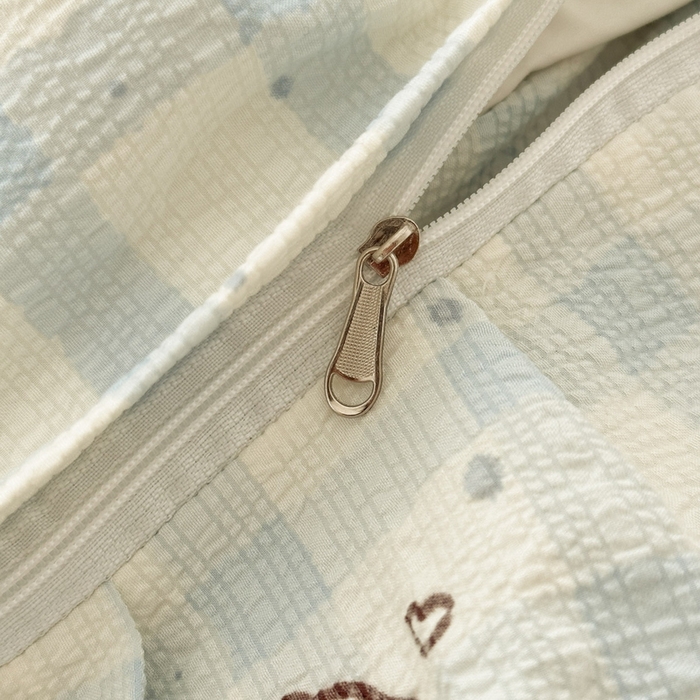 91家纺网 家纺一手货源 找家纺 牵依 2026春夏新款A类云感花边款双层纱床盖四件套 机智兰狗