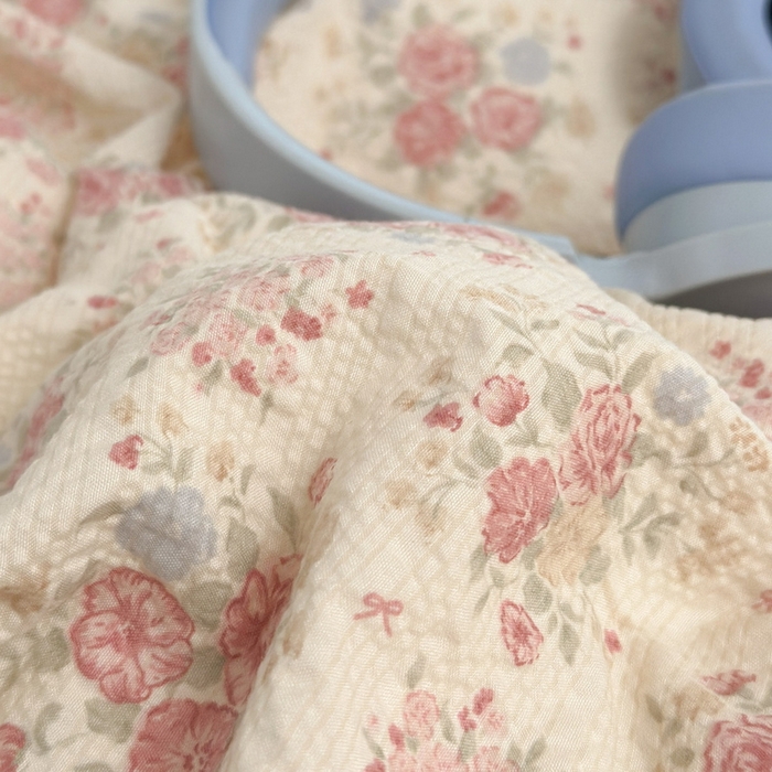 91家纺网 家纺一手货源 找家纺 牵依 2026春夏新款A类云感花边款双层纱床盖四件套 玫瑰花园