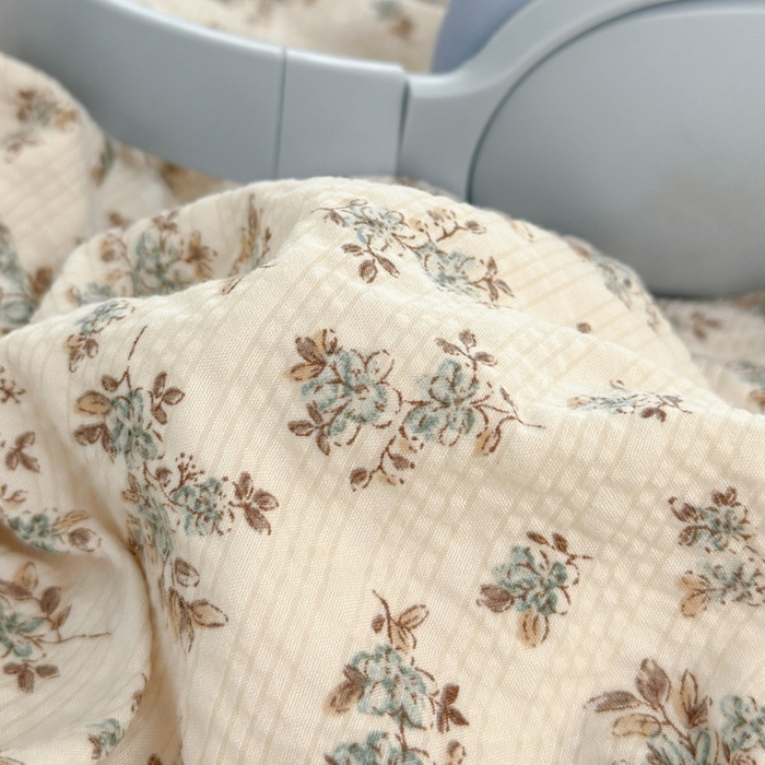 91家纺网 家纺一手货源 找家纺 牵依 2026春夏新款A类云感花边款双层纱床盖四件套 春日序曲