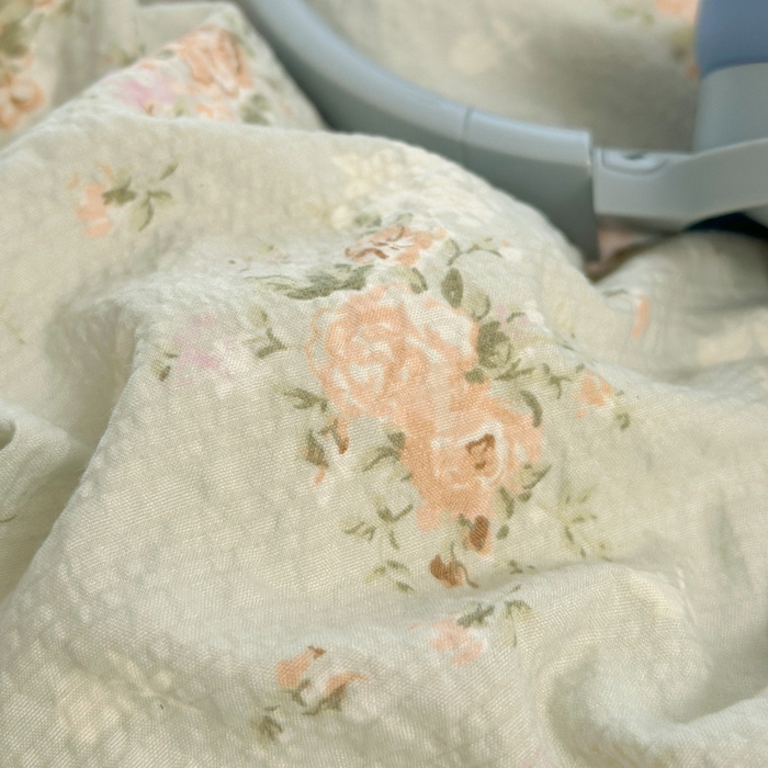 91家纺网 家纺一手货源 找家纺 牵依 2026春夏新款A类云感花边款双层纱床盖四件套 繁花似梦