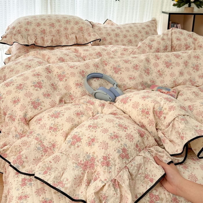 91家纺网 家纺一手货源 找家纺 牵依 2026春夏新款A类云感花边款双层纱床盖四件套 玫瑰花园