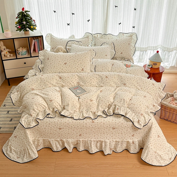 91家纺网 家纺一手货源 找家纺 牵依 2026春夏新款A类云感花边款双层纱床盖四件套 花团木马