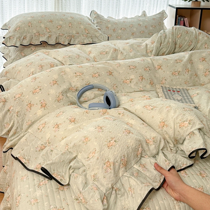 91家纺网 家纺一手货源 找家纺 牵依 2026春夏新款A类云感花边款双层纱床盖四件套 繁花似梦