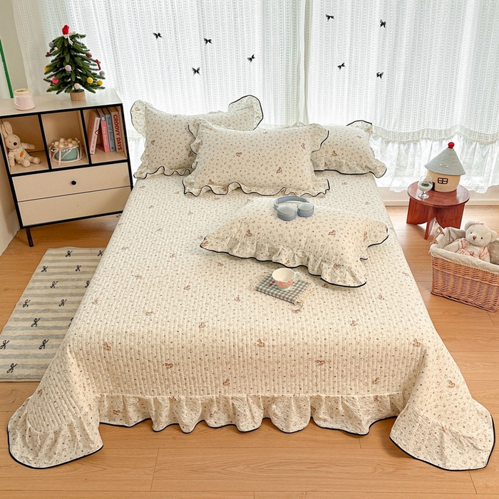 91家纺网 家纺一手货源 找家纺 牵依 2026春夏新款A类云感花边款双层纱床盖四件套 花团木马