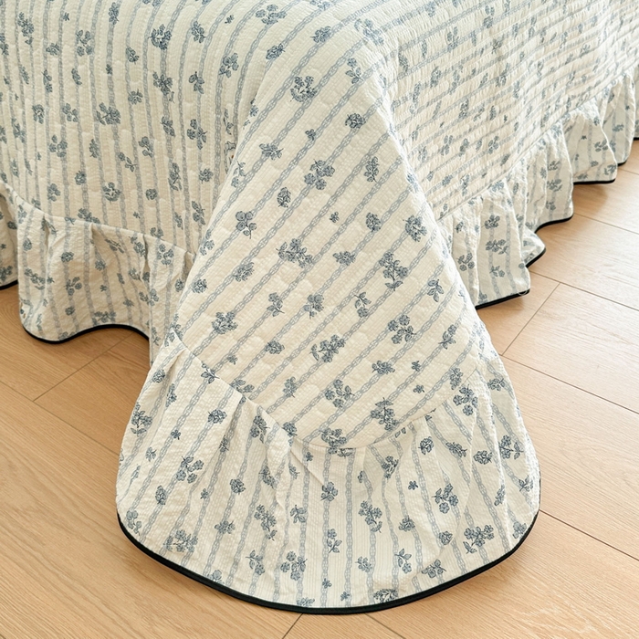 91家纺网 家纺一手货源 找家纺 牵依 2026春夏新款A类云感花边款双层纱床盖四件套 浅兰花织