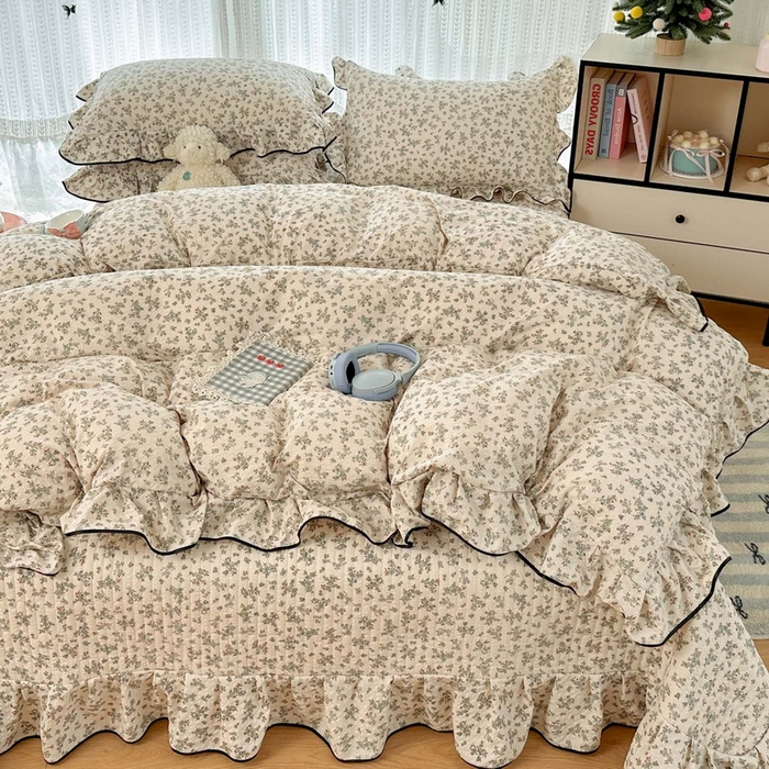 91家纺网 家纺一手货源 找家纺 牵依 2026春夏新款A类云感花边款双层纱床盖四件套 春日序曲