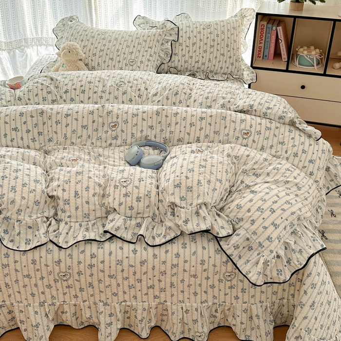 91家纺网 家纺一手货源 找家纺 牵依 2026春夏新款A类云感花边款双层纱床盖四件套 浅兰花织