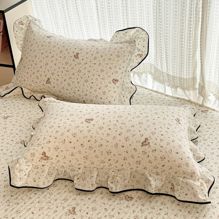 91家纺网 家纺一手货源 找家纺 牵依 2026春夏新款A类云感花边款双层纱床盖四件套 花团木马