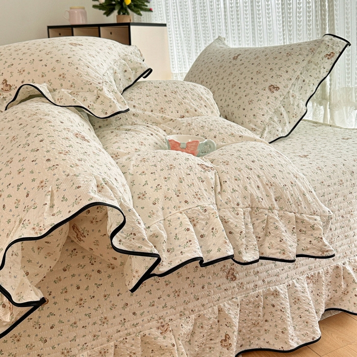 91家纺网 家纺一手货源 找家纺 牵依 2026春夏新款A类云感花边款双层纱床盖四件套 花团木马