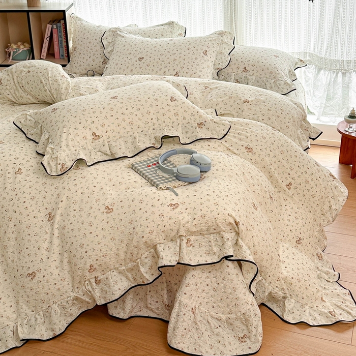 91家纺网 家纺一手货源 找家纺 牵依 2026春夏新款A类云感花边款双层纱床盖四件套 花团木马