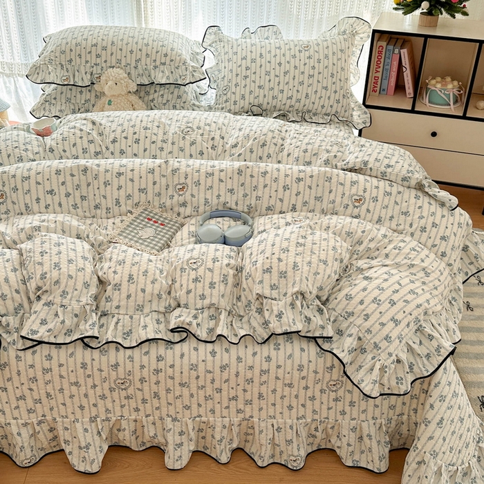 91家纺网 家纺一手货源 找家纺 牵依 2026春夏新款A类云感花边款双层纱床盖四件套 浅兰花织