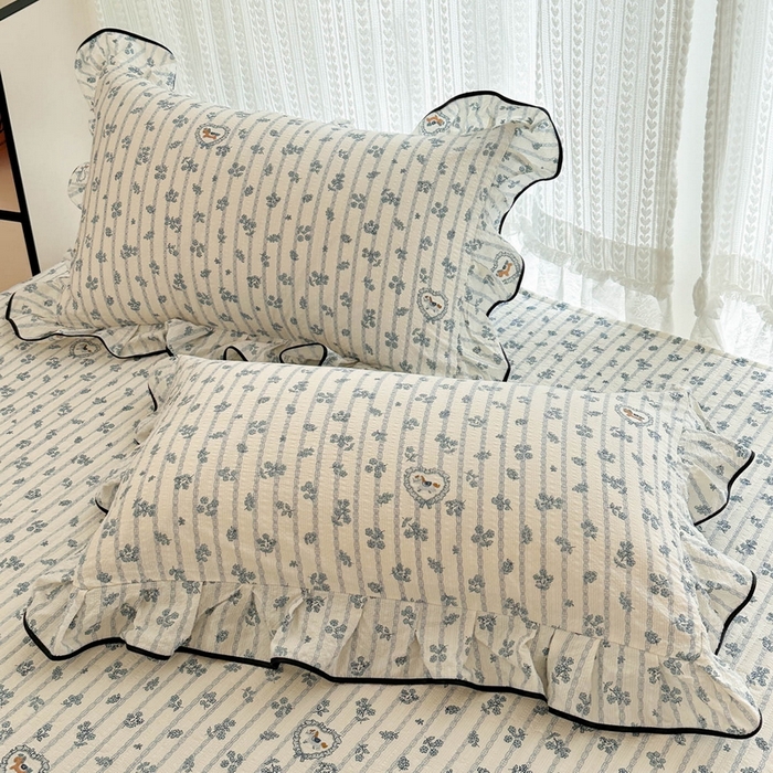 91家纺网 家纺一手货源 找家纺 牵依 2026春夏新款A类云感花边款双层纱床盖四件套 浅兰花织