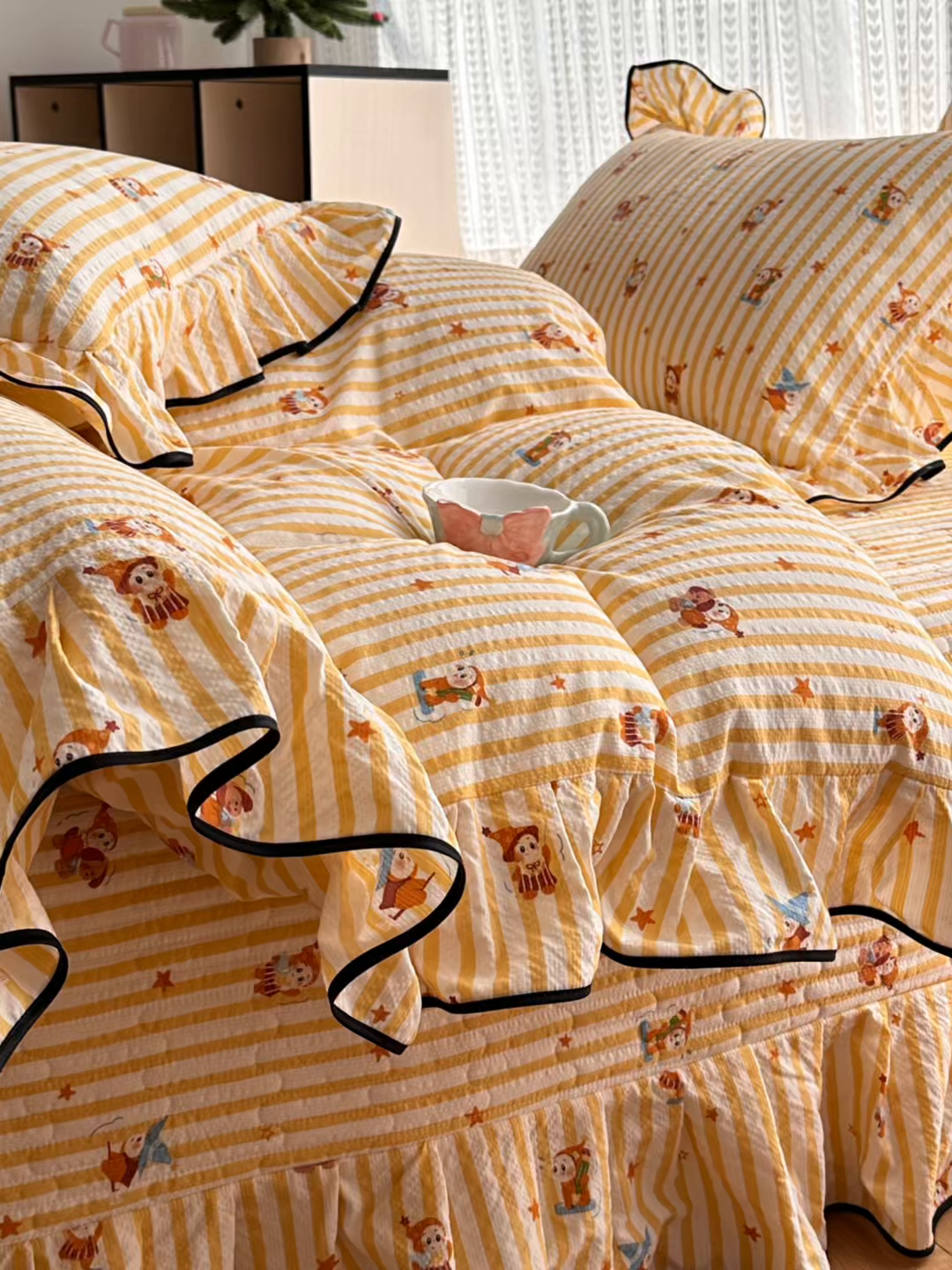 91家纺网 家纺一手货源 找家纺 牵依 2026春夏新款A类云感花边款双层纱床盖四件套 星仔派对