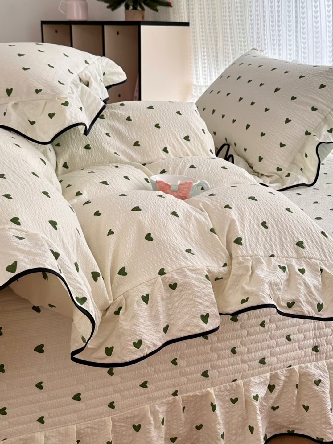 91家纺网 家纺一手货源 找家纺 牵依 2026春夏新款A类云感花边款双层纱床盖四件套 绿爱心