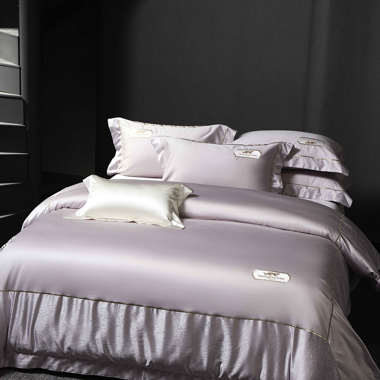 91家纺网 家纺一手货源 找家纺 馨蕊家居 2026春夏新品100S高精密刺绣四件套-简序系列 高精密简序-婉若紫