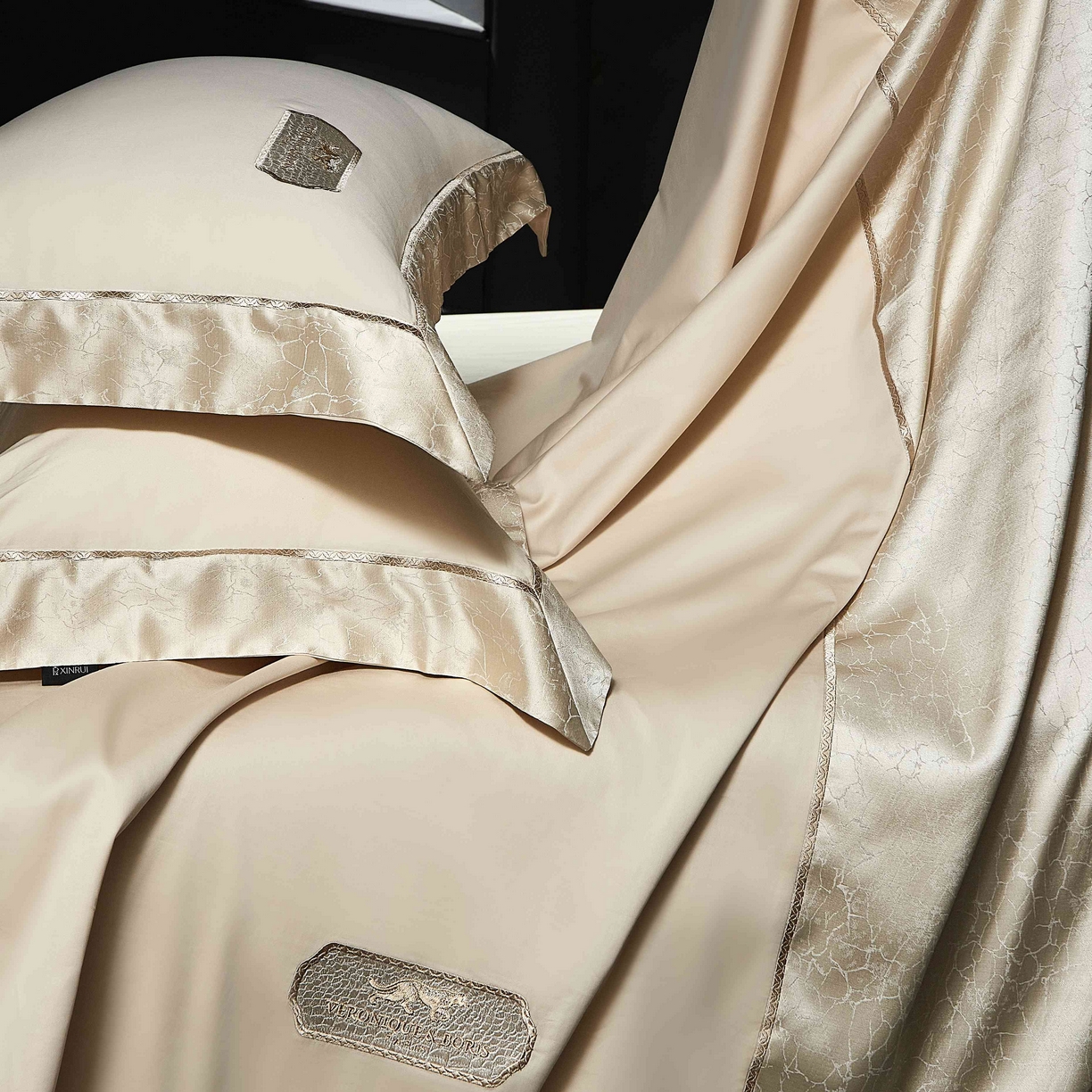 91家纺网 家纺一手货源 找家纺 馨蕊家居 2026春夏新品100S高精密刺绣四件套-简序系列 高精密简序-奶咖