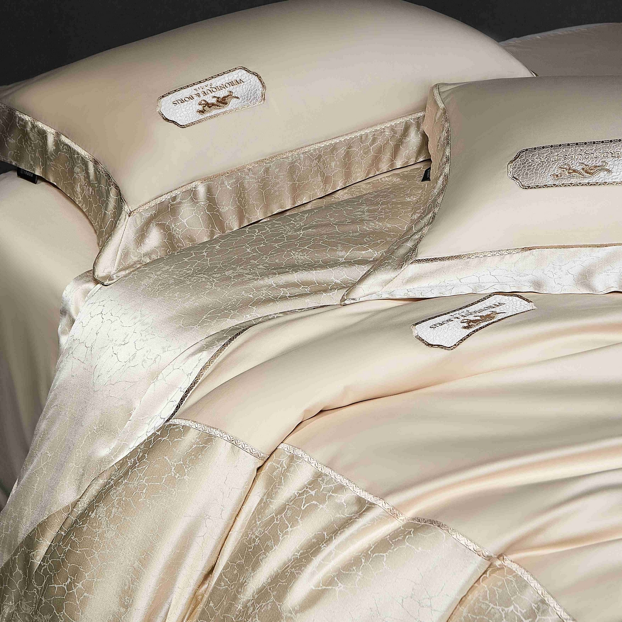 91家纺网 家纺一手货源 找家纺 馨蕊家居 2026春夏新品100S高精密刺绣四件套-简序系列 高精密简序-奶咖